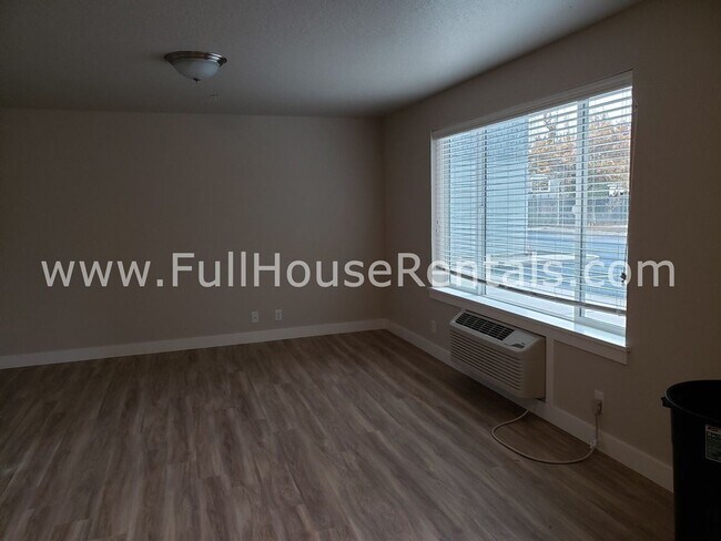 Building Photo - 1100 Q St