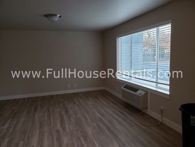 Building Photo - 1100 Q St