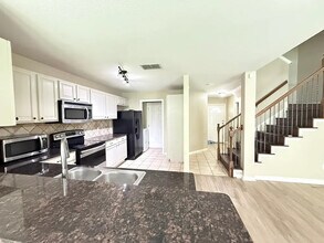 Building Photo - Room in Townhome on Oceanside Dr