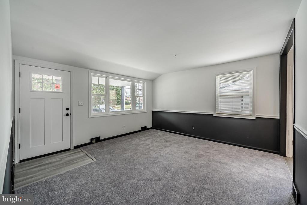 Primary Photo - 419 W Rosedale Ave