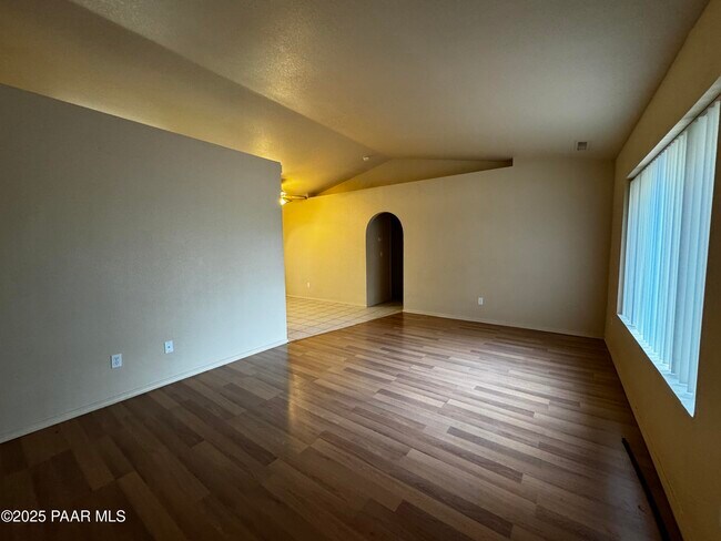 Foto del edificio - 3400 N Lynx Lake Dr