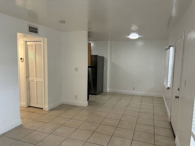 Building Photo - 401 SW 13th Pl