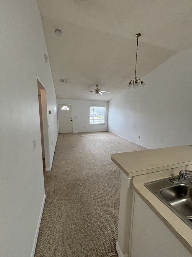 Building Photo - 5 Wood Arbor Ln