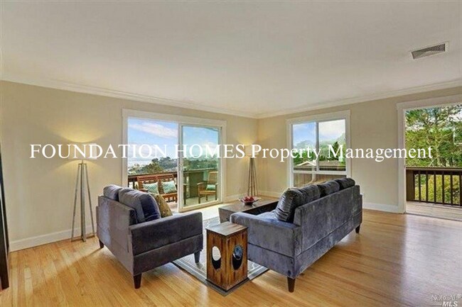 Building Photo - Charming Hillside 3BD/2BA in Sausalito - W...