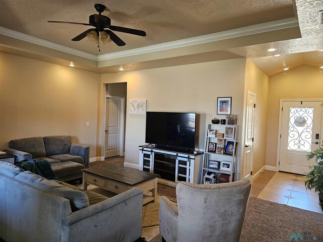 Building Photo - 905 Almond Tree Ln