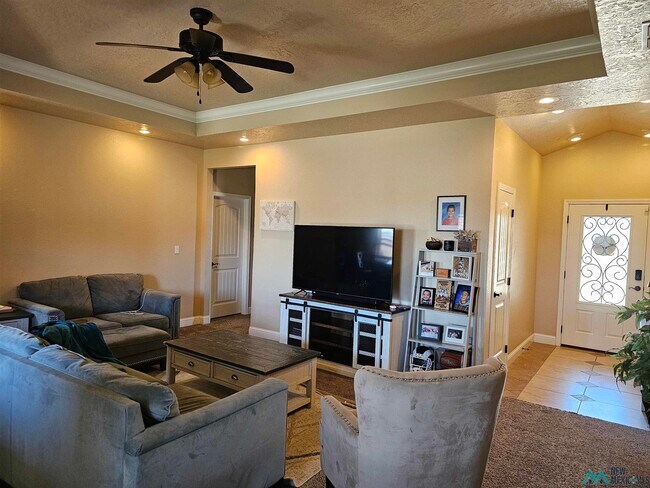 Foto del edificio - 905 Almond Tree Ln