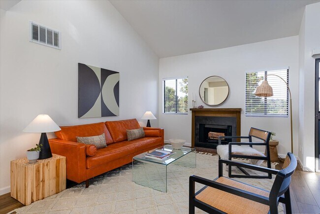 Foto del edificio - 902 Bacchus Rd
