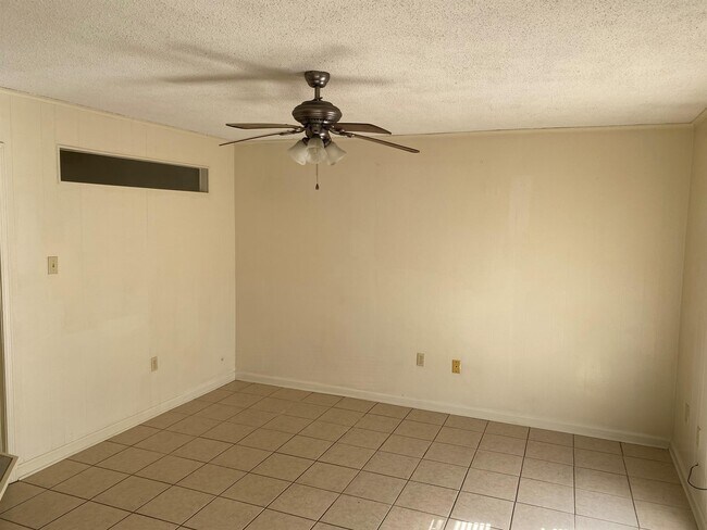 Foto del edificio - 42219 W Yellow Water Rd