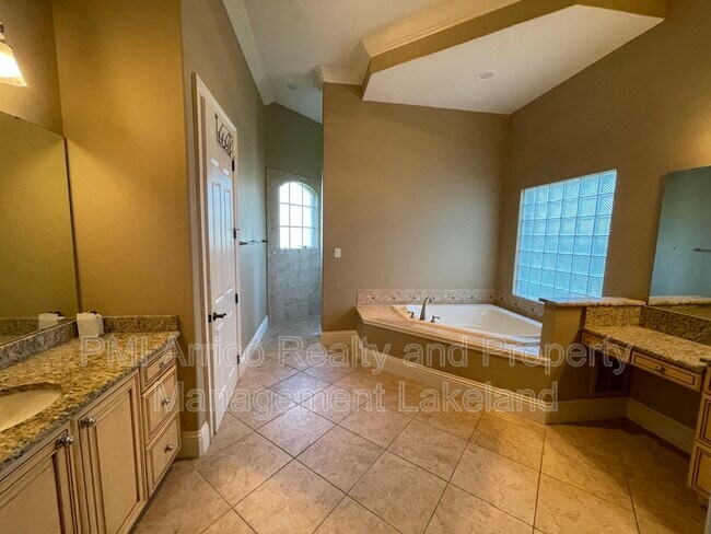 Building Photo - 226 Bayberry Dr