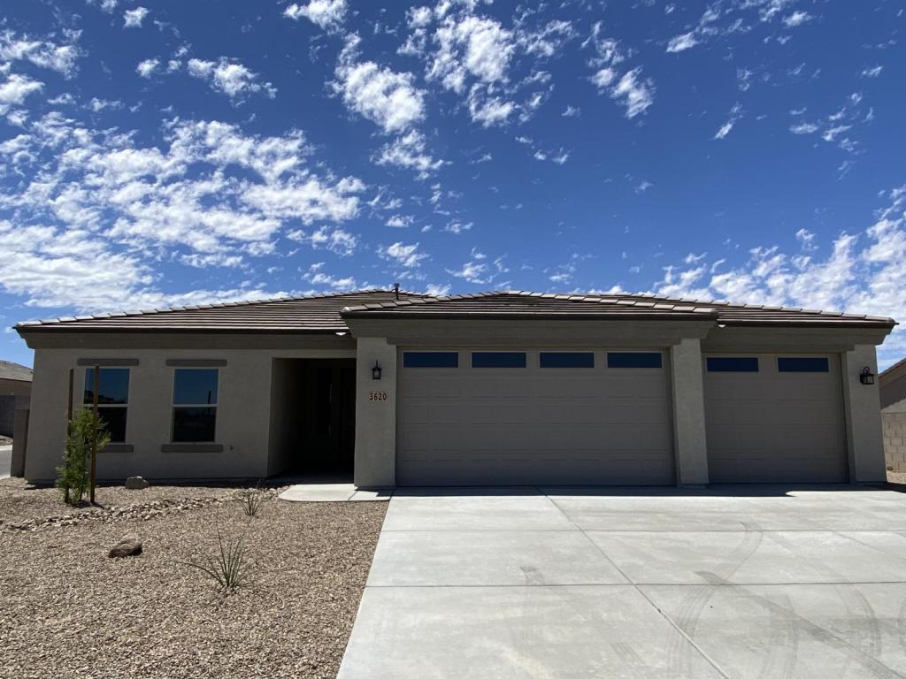 3620 Oak Cliffs Ave House Rental in Kingman, AZ