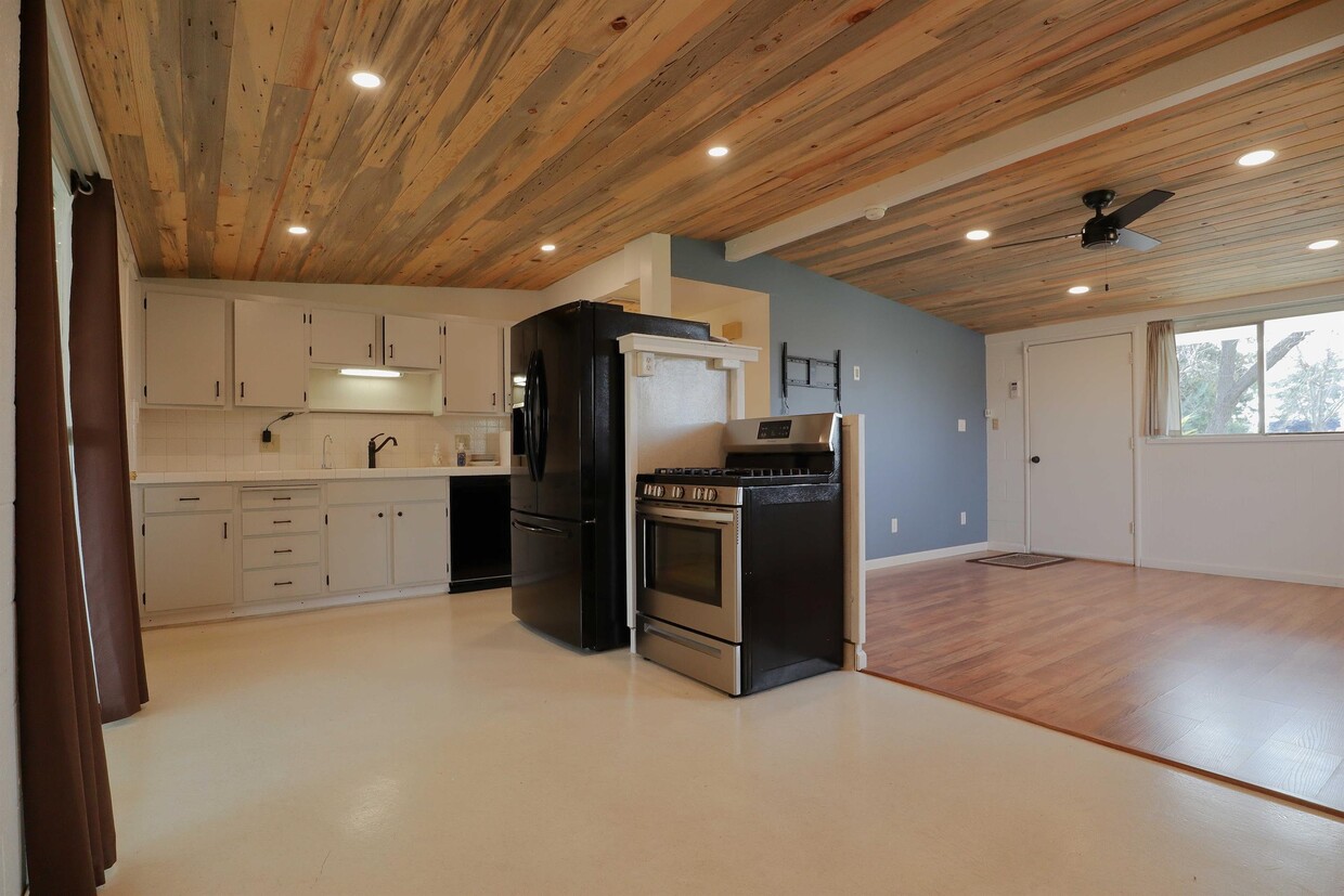 Primary Photo - 923 Rosebrook Dr