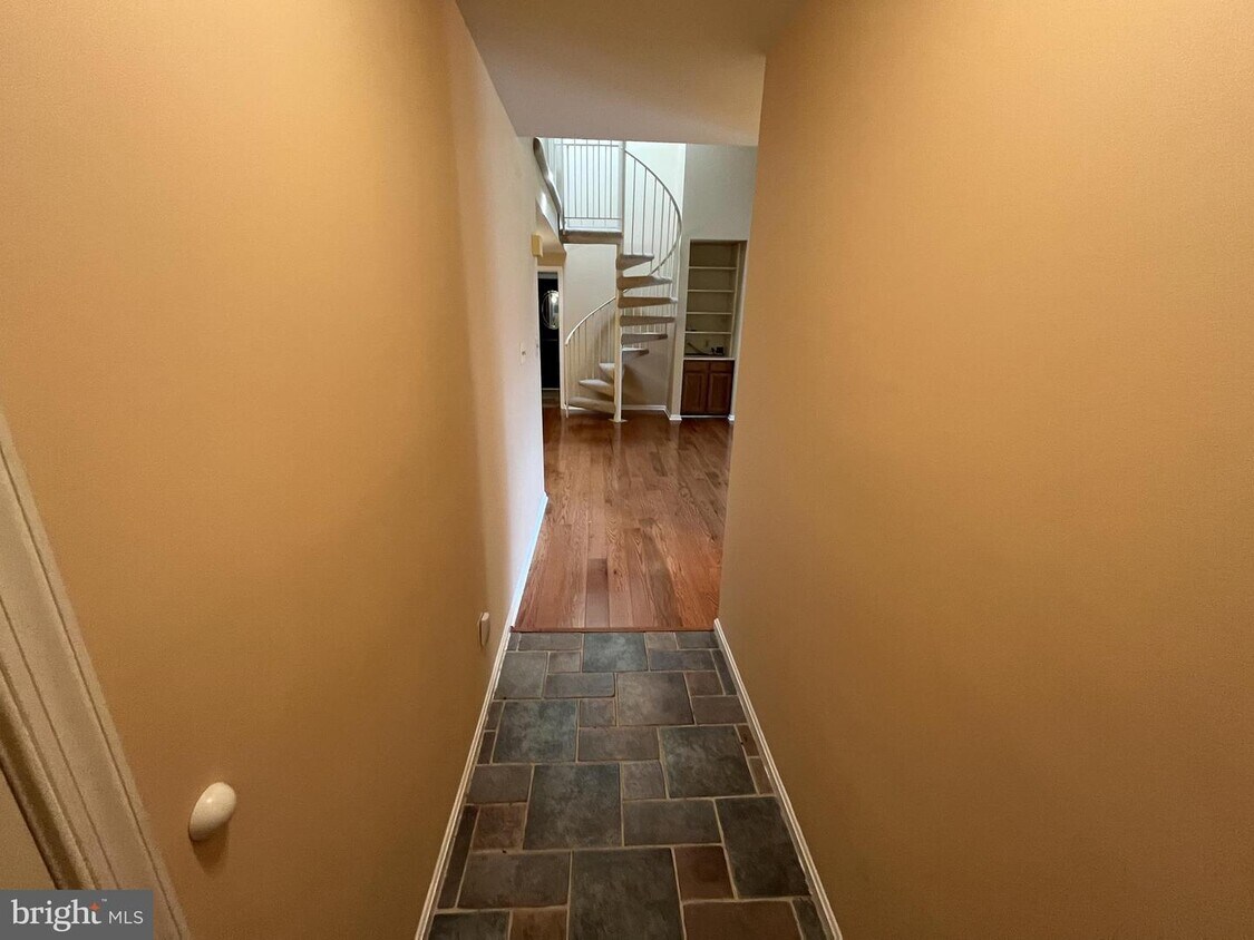 Foto principal - 6106 Essex House Square