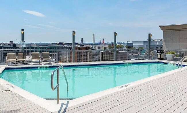 Foto del edificio - 555 Massachusetts Ave NW