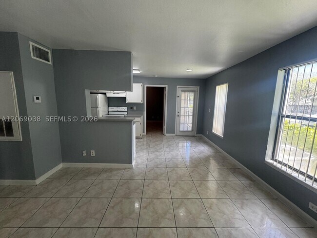Foto del edificio - 8793 NW 39th St