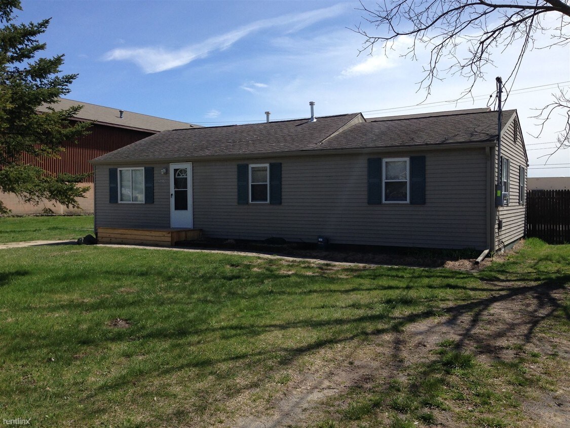 Building Photo - 3256 Berent St