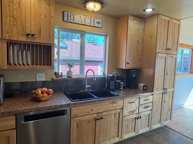 Foto del edificio - 3 Bed, 2 Bath in Anacortes WATER VIEW