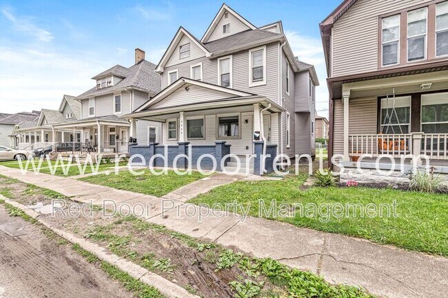 Foto del edificio - 2345 N Kenwood Ave