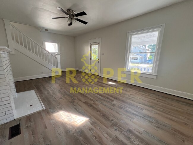 Building Photo - 3 bedrooms 1 bathrooms house for rent