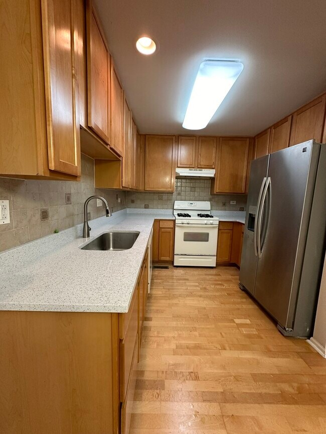 Building Photo - 2737 Borkshire Ln