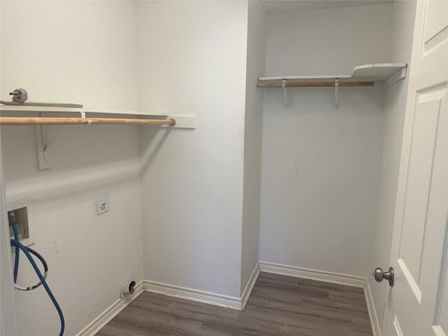 Building Photo - 140 Chuck Wagon