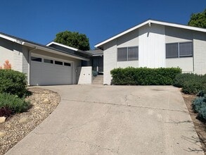 Building Photo - 5190 Vista Bahia