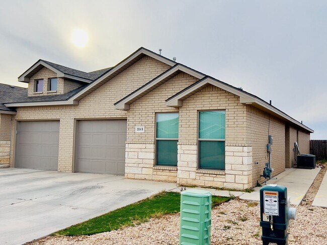 Foto del edificio - Modern 3-Bedroom Duplex in West Lubbock