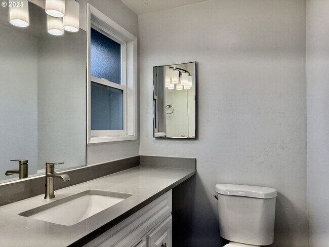Foto del edificio - Charming 3-Bedroom Home in Tranquil Ridgev...