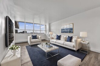 Building Photo - 65 Thorncliffe Park Dr