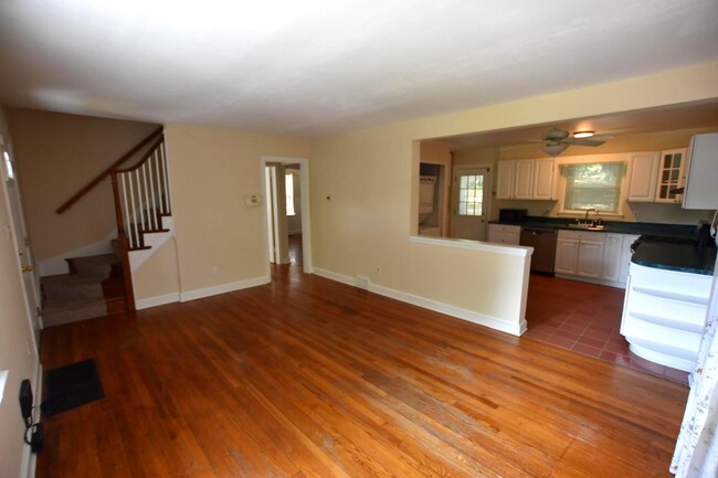 Foto del edificio - Cozy Cape Cod in Silver Spring's WOODMOOR ...