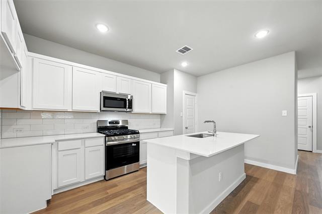 Building Photo - 806 Pne Bch Dr