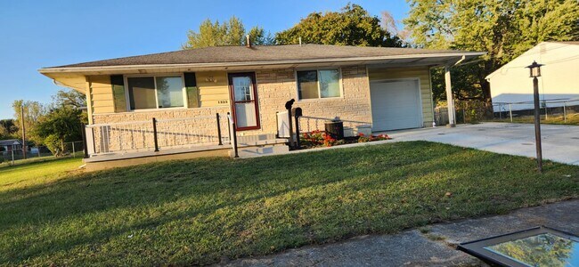 Foto del edificio - 1323 Essex Dr