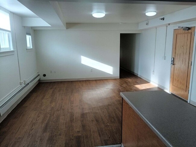 Building Photo - Ivy Manor - 201-B02