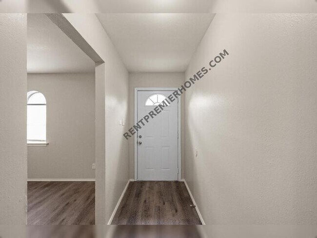 Building Photo - 2510 S Fielder Rd