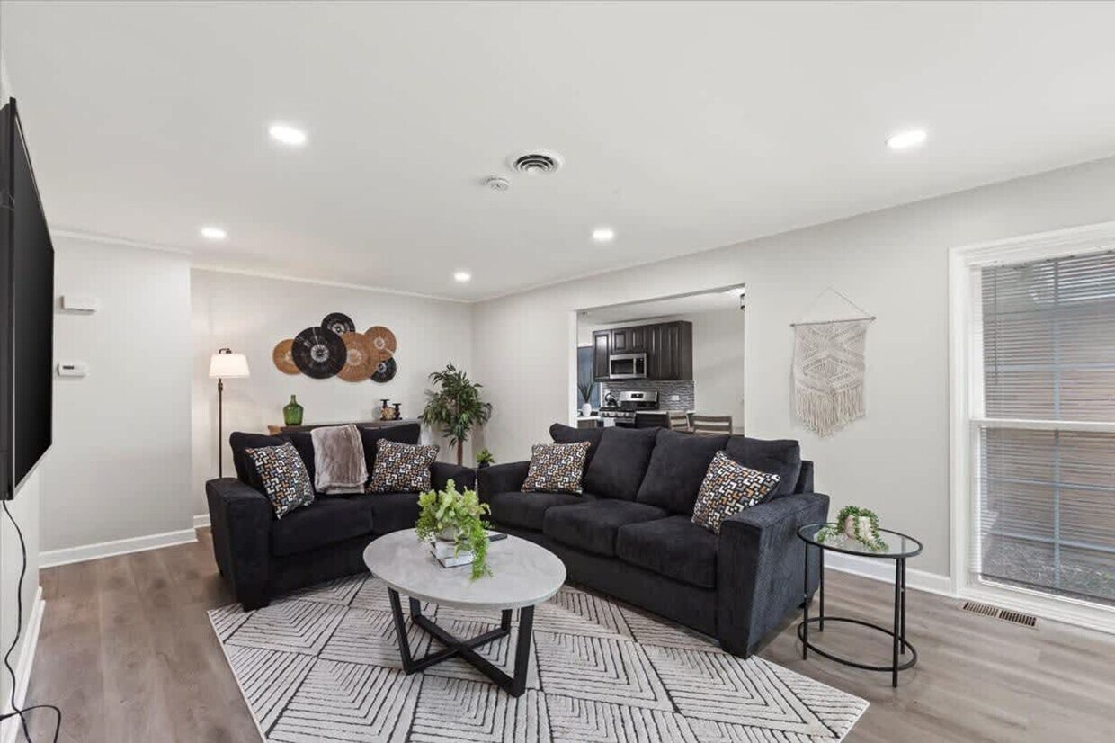 Foto principal - 1143 Suffolk Ave