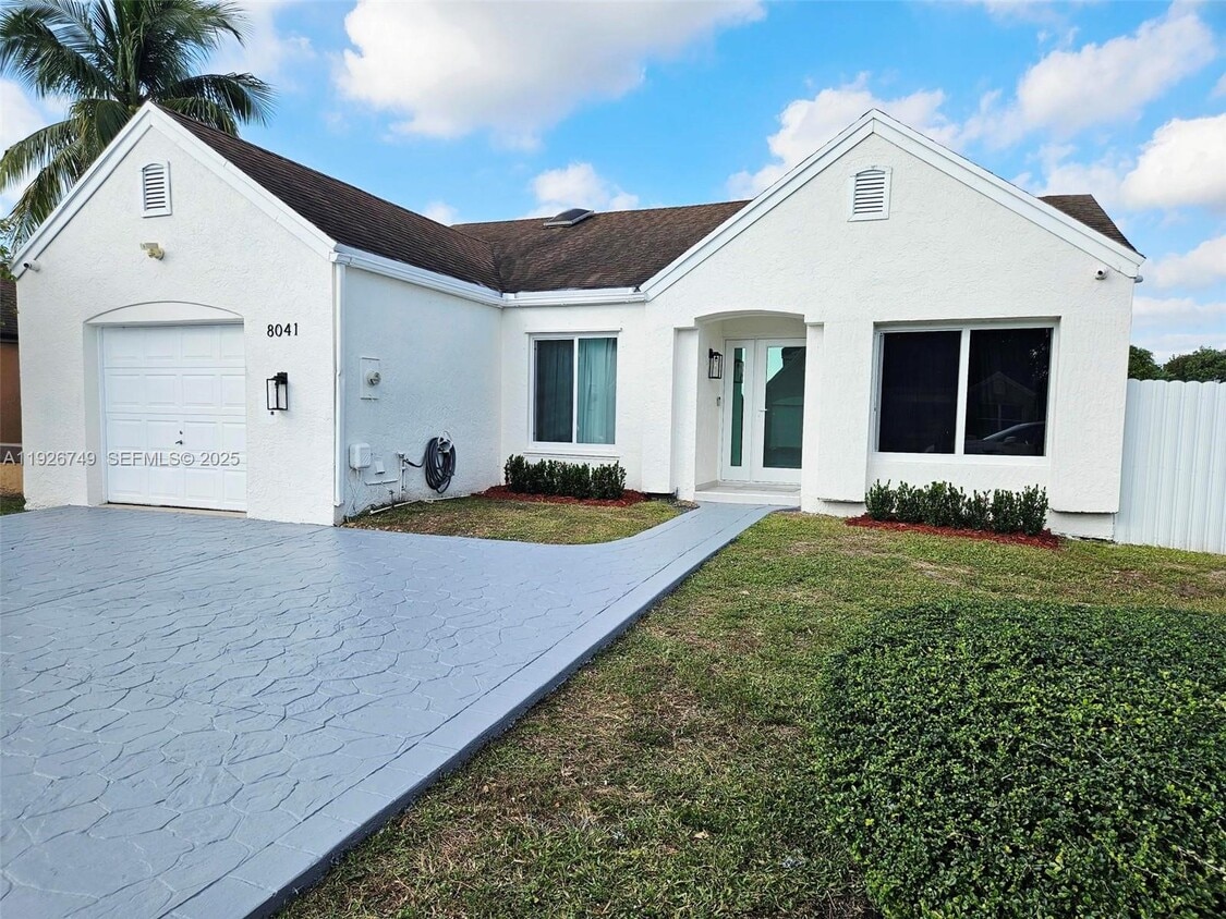 Foto principal - 8041 NW 191st St