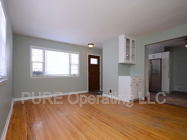Building Photo - 4921 Bancroft St