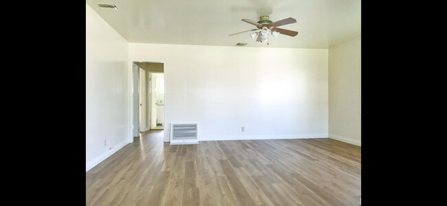 Foto del edificio - 9966 Glencrest Cir