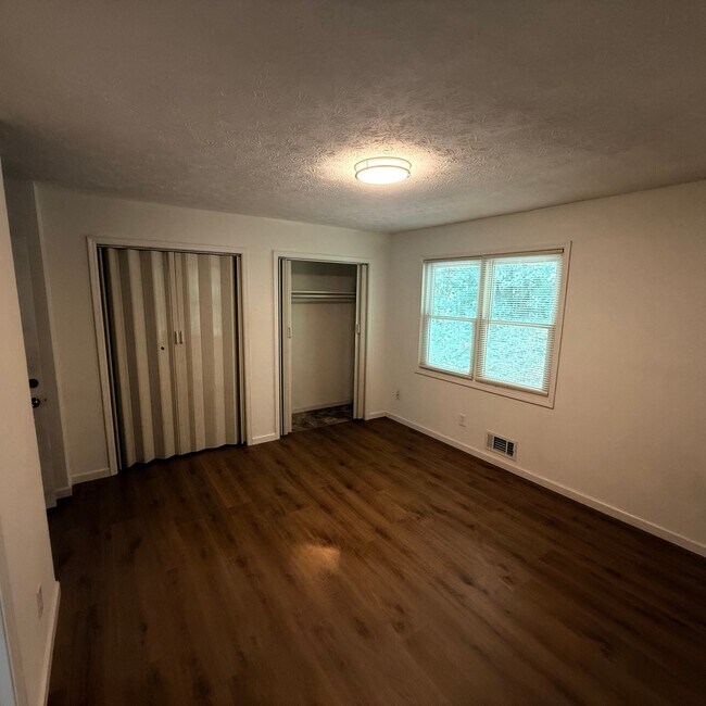 Foto del edificio - 1824 Sturgeon Rd