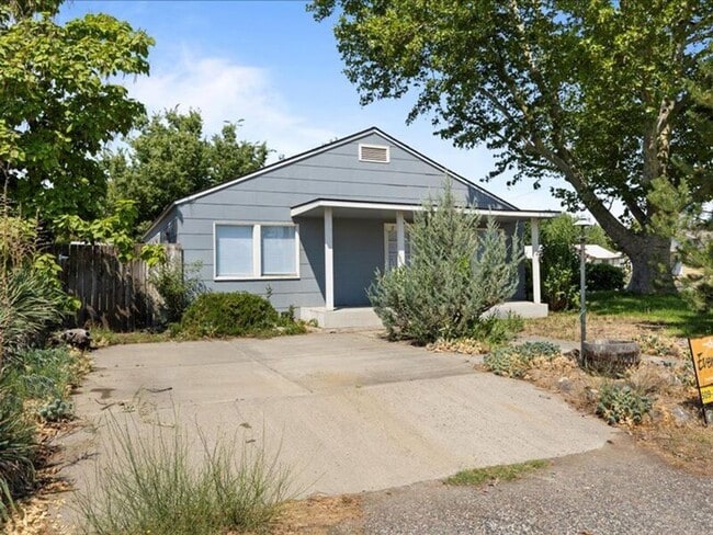 Building Photo - 1617 Mahan Ave