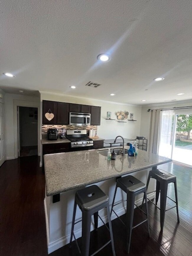 Building Photo - Beautiful, Spacious Home with solar-Desira...