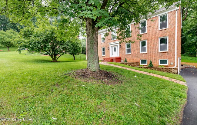 Foto del edificio - 7110 Fox Harbor Rd