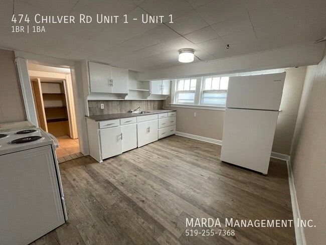 Building Photo - SPACIOUS & CLASSIC 1 BED/1BATH LOWER UNIT ...
