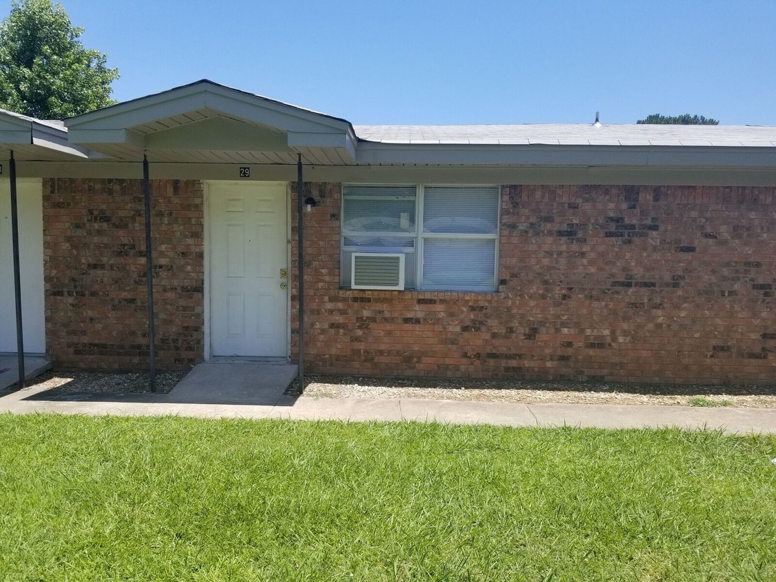 Primary Photo - 1320 Plummer St