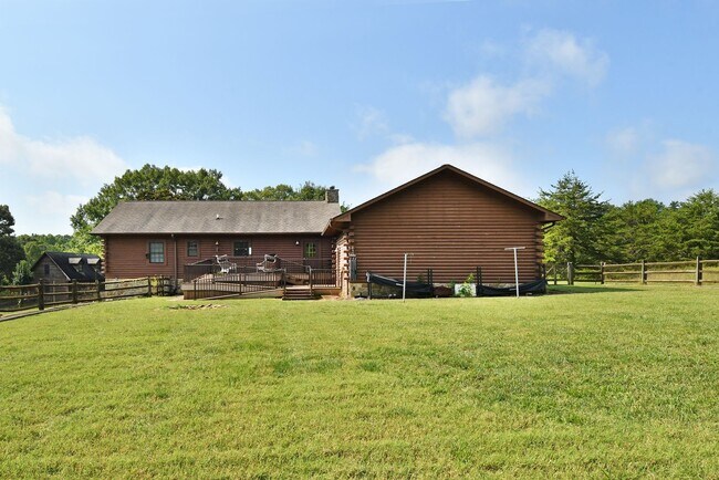 Foto del edificio - 187 Rustic Rd
