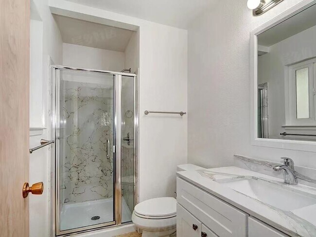 Foto del edificio - 907 Plum Ln