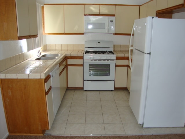 Kitchen - 4459 W 142nd St