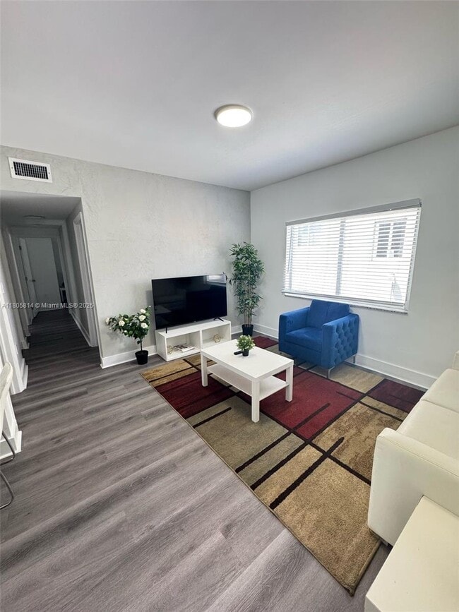 Foto del edificio - 1684 SW 10th St