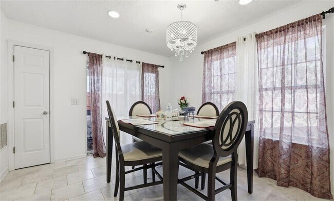 Foto del edificio - 205 Oak Grove Way