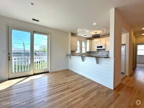 Building Photo - 865 Arnold Ave