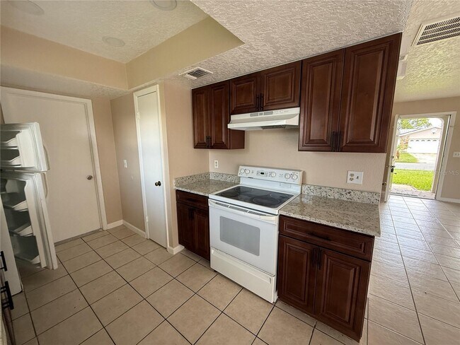Foto del edificio - 133 Alderwood Dr